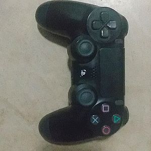 PS4 controller